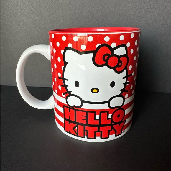 Red and white Hello Kittty 20 oz. Mug - Picture 3 of 4